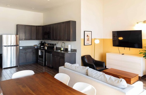 West Poplar Apartment | Sosuite | 2BR Apt w W/D, Gym, On-Site Restaurant
