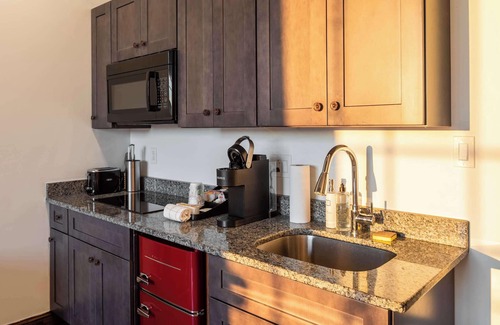 West Poplar Apartment | Sosuite | Studio w W/D, Gym, On-Site Restaurant