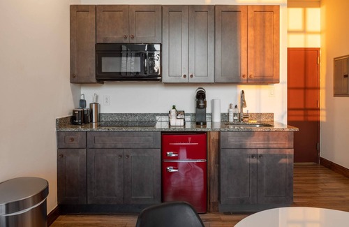 West Poplar Apartment | Sosuite | Studio w W/D, Gym, On-Site Restaurant