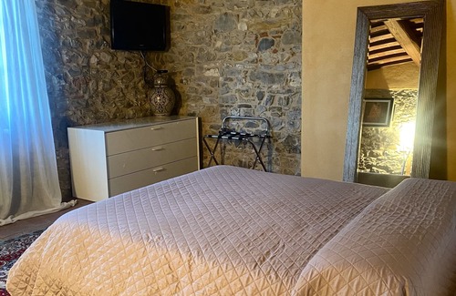 Santa Cristina a Mezzana Bed & Breakfast | Sottotono Agriturismo with swimming pool on Florence surrounded by greenery