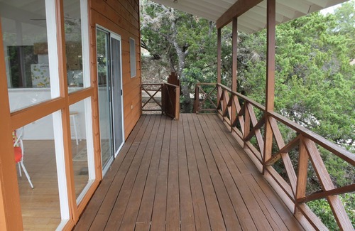 Lakehills House | Soul Quenching Views, Breathtaking Sunsets. Gorgeous Covered Balcony on the Lake