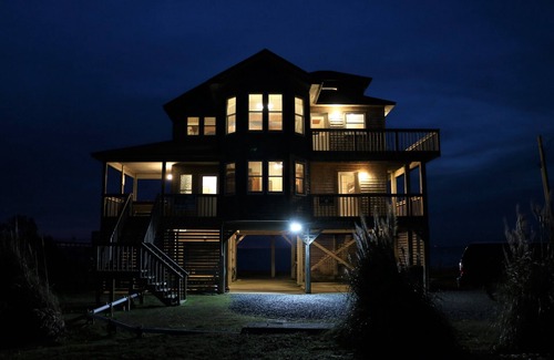 Spindrift Banks Cottage | Sound Front Cottage with spectacular Sunset Views, Short walk to the beach