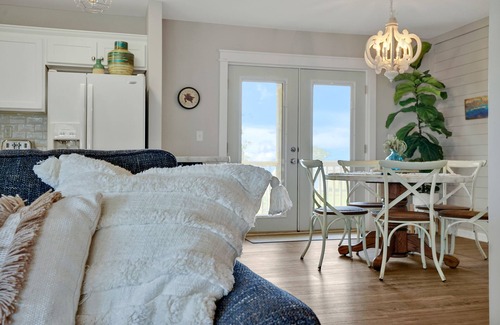 North Topsail Beach Cottage | Sound front cottage- Sunsets, private dock & 2 min walk to beach-New to market