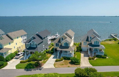 Manteo House | Sound Front with Boat Dock