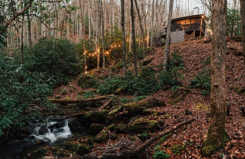 Otto House | Sound of Rushing RAPIDS/Private wooded location/Hiking Trail/Hot Tub