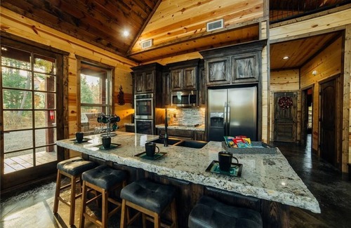 Hochatown Cabin | Sound of Silence - Are you looking to get out of the city and relax?