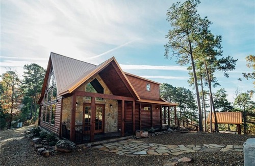Hochatown Cabin | Sound of Silence - Are you looking to get out of the city and relax?