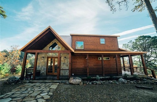 Hochatown Cabin | Sound of Silence - Are you looking to get out of the city and relax?