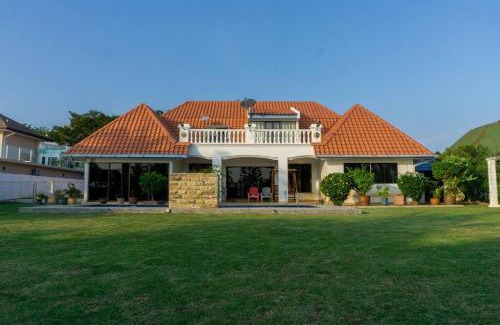 Taman Tanjung Villa | Sound of the Sea Villa PD