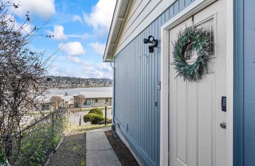 Bremerton House | Sound View Stay-2 BR Duplex Unit w/Water Views