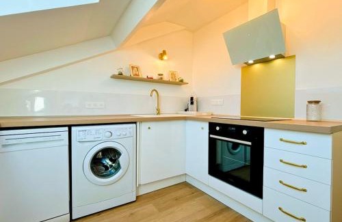 Verdun Apartment | Sous les toits de la Digue