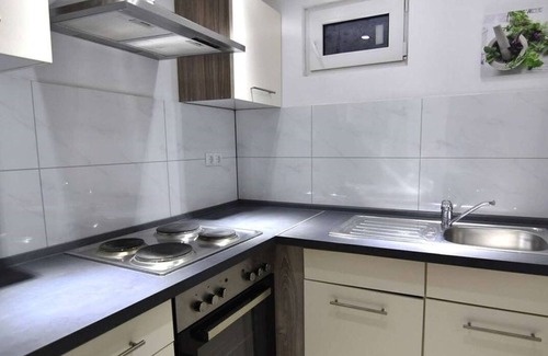 Troisdorf-West Apartment | Souterrain Apartment , 65qm, 1 Schlafzimmer, 1 Wohn-/Schlafzimmer, Max. 5 Personen