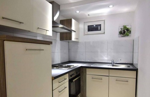 Troisdorf-West Apartment | Souterrain Apartment , 65qm, 1 Schlafzimmer, 1 Wohn-/Schlafzimmer, Max. 5 Personen