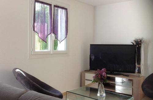 Alba-la-Romaine Cottage | South Ardèche cottage in the countryside 5 minutes from Alba la Romaine for 6 people.