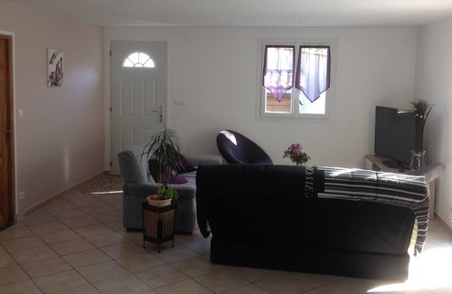 Alba-la-Romaine Cottage | South Ardèche cottage in the countryside 5 minutes from Alba la Romaine for 6 people.