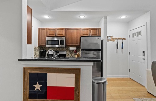 South Lamar Apartment | South Austin Nest w Pool {New Listing}