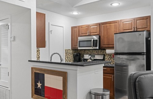 South Lamar Apartment | South Austin Nest w Pool {New Listing}