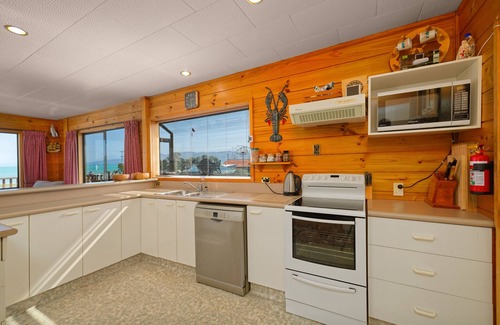 South Bay House | South Bay | Great View | Classic Kiwi Bach - KK922