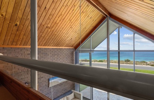 Carrickalinga House | South Beach House - 11 Gold Coast Drive