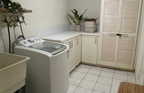 Below Rock Apartment | South Coast Vibes – Charming 2 Bedroom, 1 Bathroom Self-Contained Apartment