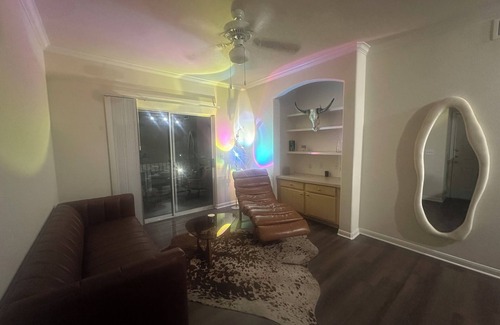 Sweetbriar Apartment | South Congress Austin Modern 2BR with Pool/Hot Tub, Convenient to Nightlife