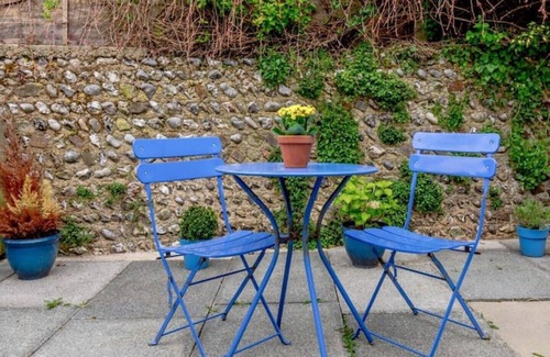 Eastbourne Seafront Cottage | South Downs - Seaside Cottage with DBL + Sofa Bed