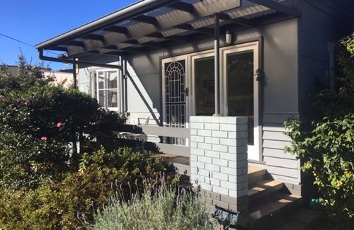 South Durras House | South Durras Beach Cottage - 2 minute walk to BEACH & Murramarang National Park