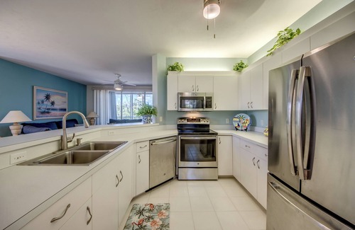 South Island Condo | South-end 2-bedroom FMB condo across the street from the beach
