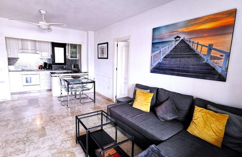 Orihuela Costa Apartment | South Facing Apartment renovated in 2024, Wifi, TV, close to everything.