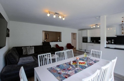 Klotten Apartment | South-facing balcony on the banks of the Moselle