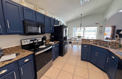 Kissimmee House | South Facing, Lake View Pool & Spa Home