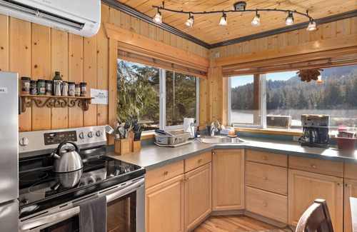 Gold Bar Apartment | South Fork Lodge - TWO riverfront apartments