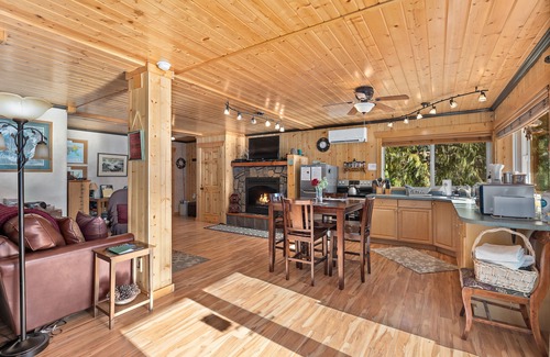 Gold Bar Apartment | South Fork Lodge - TWO riverfront apartments
