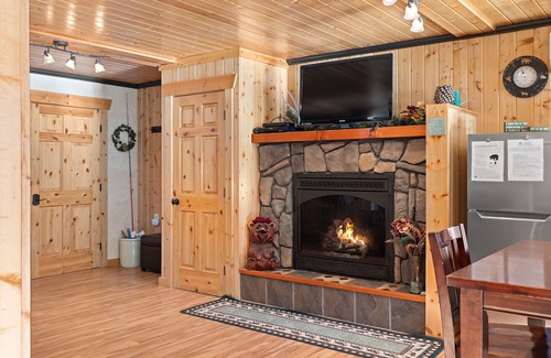 Gold Bar Apartment | South Fork Lodge - TWO riverfront apartments