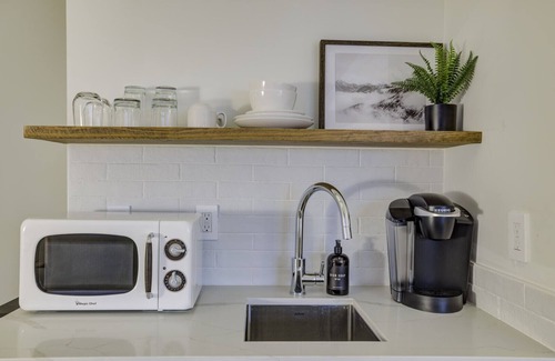 Lakeside Park Apartment | South Lake Chalet #6-New Boutique Suite-Minutes to Heavenly & Lake Tahoe