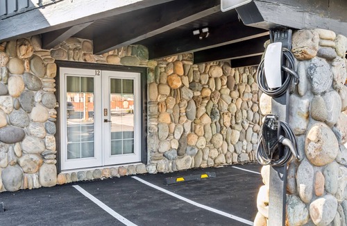 Lakeside Park Apartment | South Lake Chalet #6-New Boutique Suite-Minutes to Heavenly & Lake Tahoe