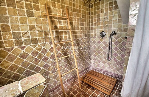 Cabrieres-dʼAigues Other | South Luberon farmhouse for rent, beautiful views of the countryside and absolute peace and quiet