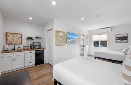 South Oceanside Hotel | South O Bungalow 12 - Deluxe Double ADA Studio + XL Private Patio