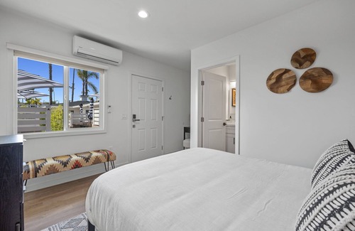 South Oceanside Hotel | South Oceanside Bunalow 8 - Deluxe Work and Stay Full Studio + Patio