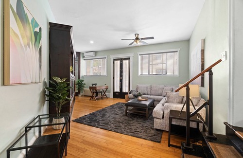 Passyunk Square House | South Philly, Roof Deck, Pool Table, Sleeps up to 7