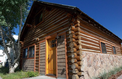 West Yellowstone Cabin | South Plateau Cabins - a Cozy, Beautiful Log Home near Yellowstone