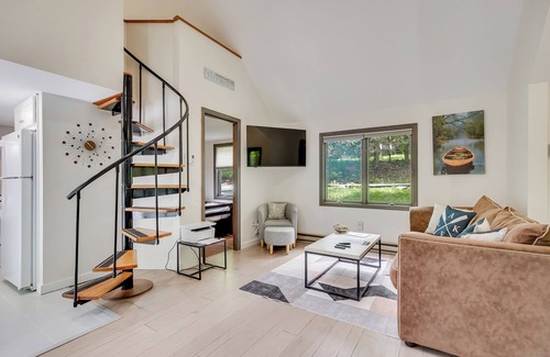 South Salem Cottage | South Salem Vacation Rental w/Furnished Deck!
