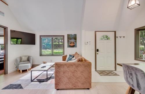 South Salem House | South Salem Vacation Rental with Furnished Deck!