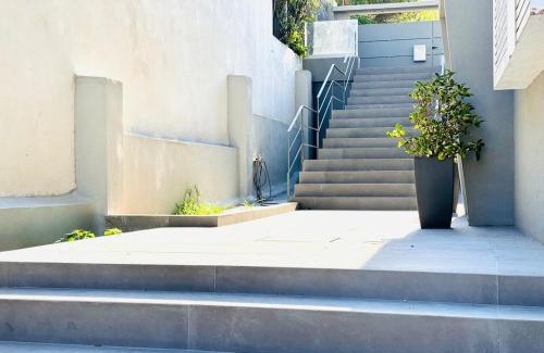Glyfada Apartment | South side apartment with terrace