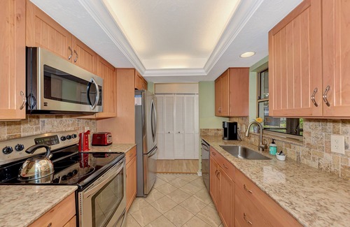 South Venice House | South Venice Pet-Friendly ~ Close to Local Beaches!