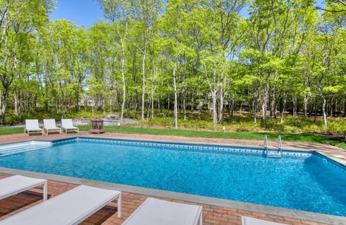 North Sea House | Southampton 5-bdrm 5-bth Luxury House with Pool Sleeps 18 Comfortably Near Beach