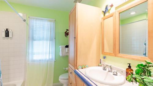 Bahama Village House | Southard Getaway by AvantStay w Covered Patio Great Location Shared Pool Week Long Stays