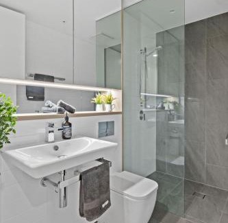 South Brisbane Apartment | Southbank Heart+2 Bed+Balcony+Pool+Gym+Free Wifi