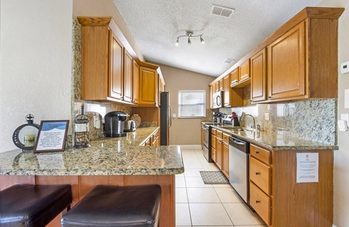Eagle Pointe South House | Southeast Facing Private Pool,lakeside,3 Br-2 Bath,10 Min-disney, Modern