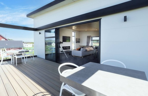 Colac Bay House | Southern Breeze - Colac Bay Beach House